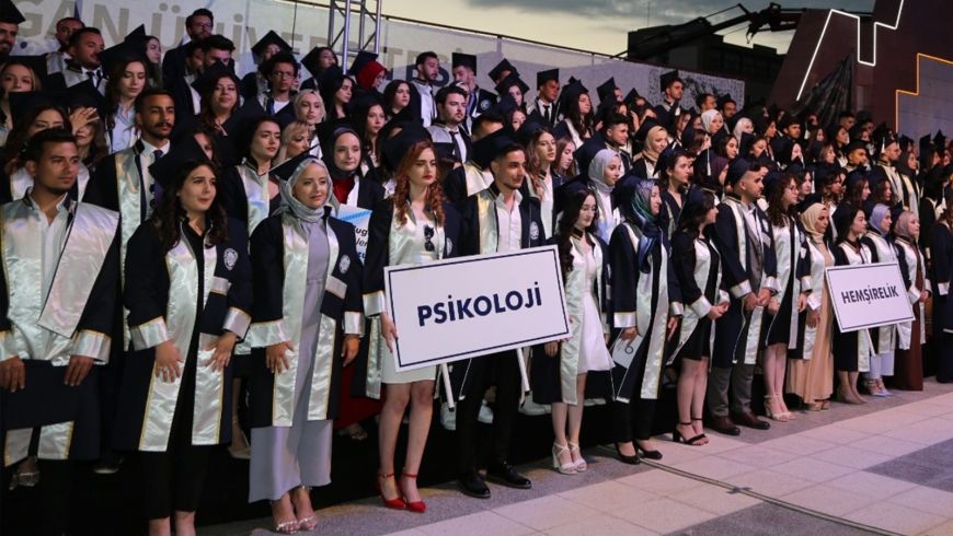 Psikoloji Bölümümüz 2021 - 2022 dönem mezunlarını verdi!